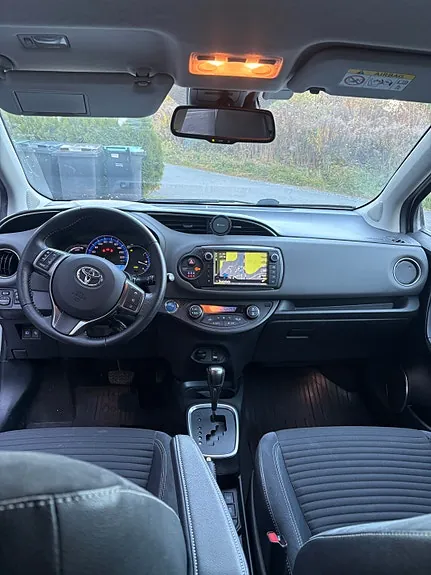 Toyota Yaris 2015 photo 5