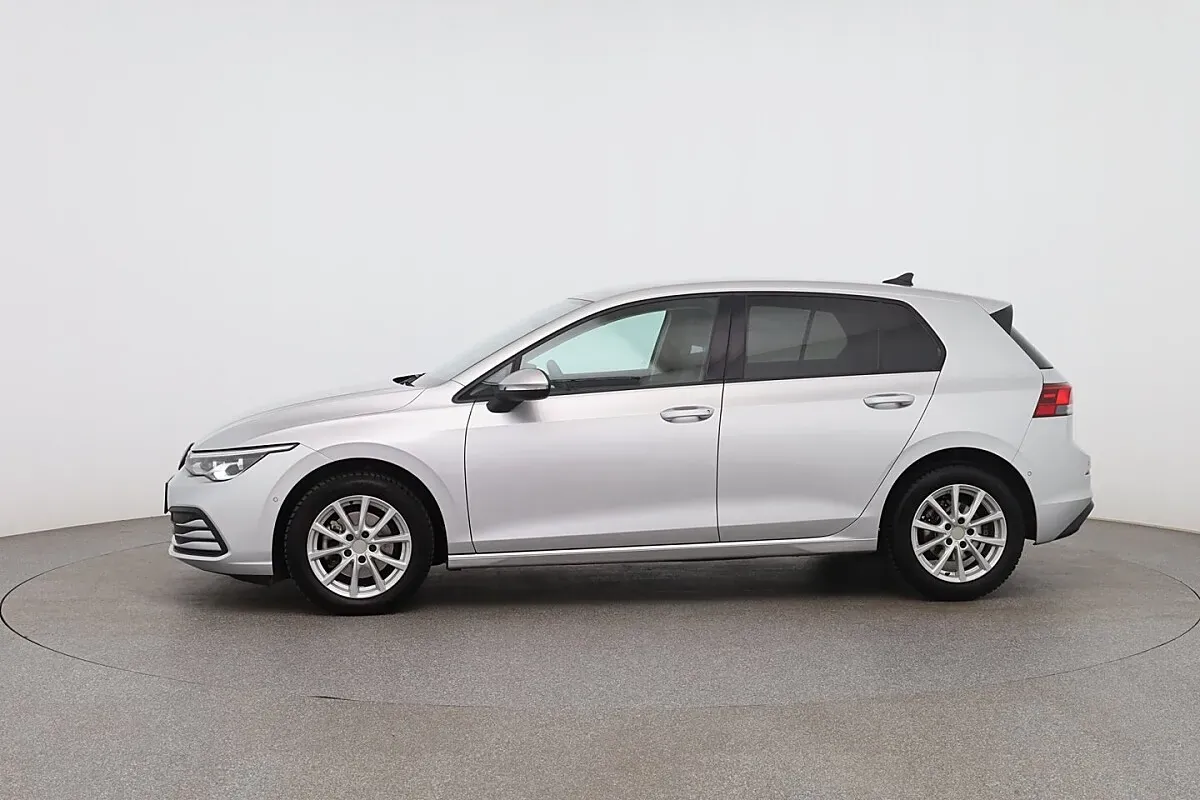 Volkswagen Golf 2023 photo 2