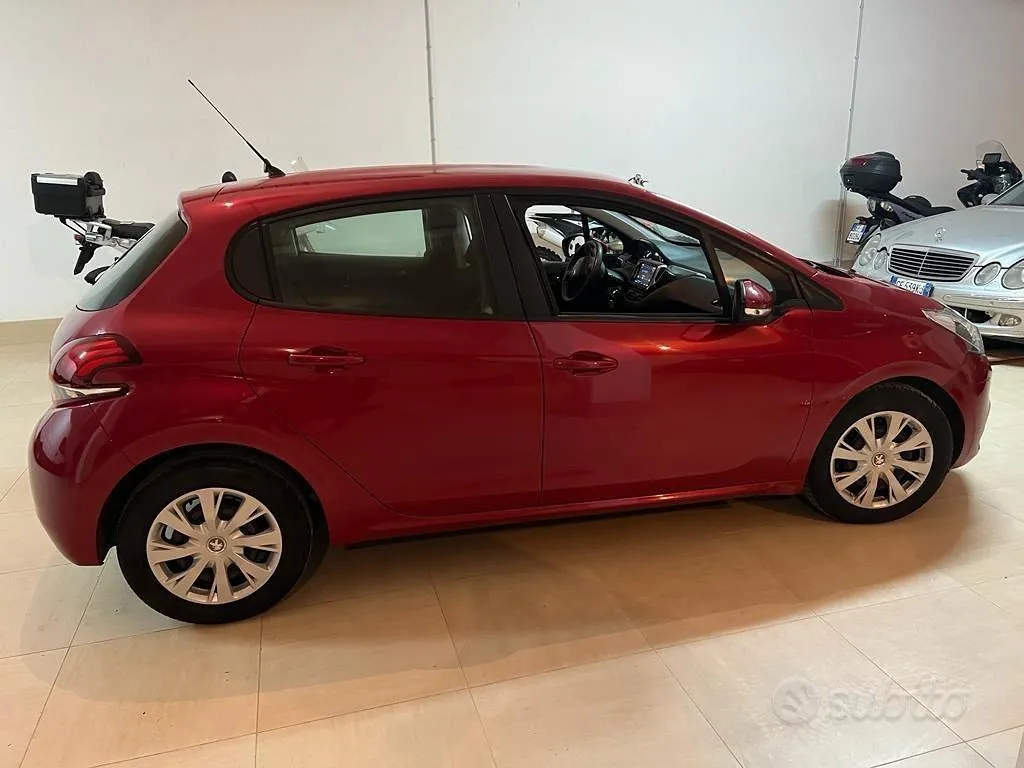 Peugeot 208 2018 photo 3