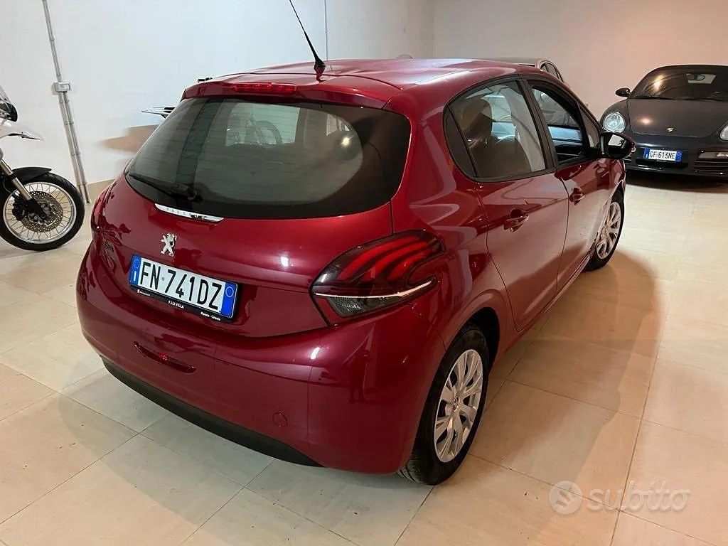 Peugeot 208 2018 photo 2