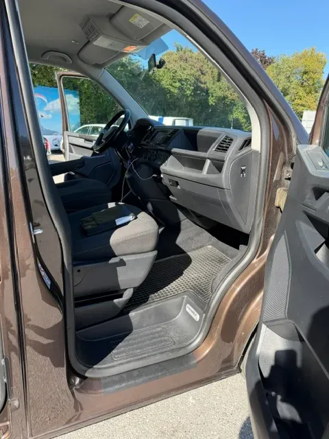 Volkswagen Caravelle 2017 photo 2