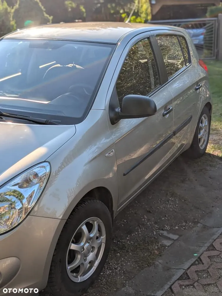 Hyundai I20 2010 photo 3