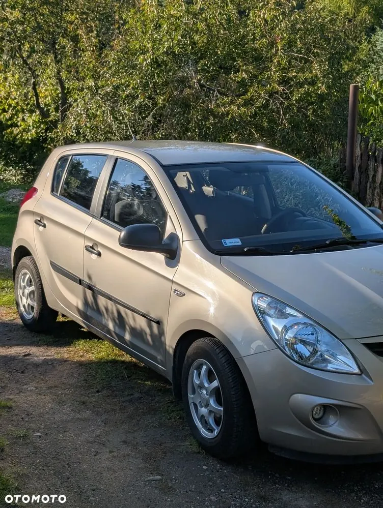 Hyundai I20 2010 photo 2