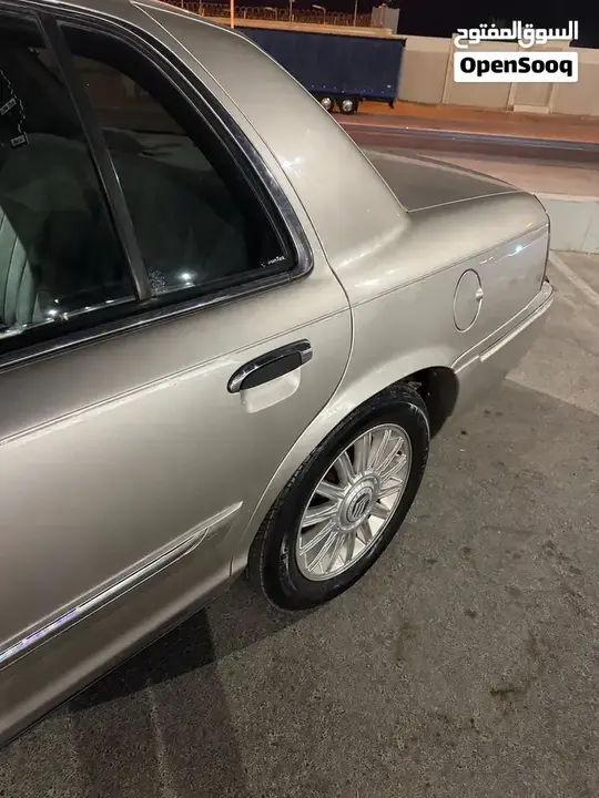 Mercury Grand Marquis 2008 photo 2