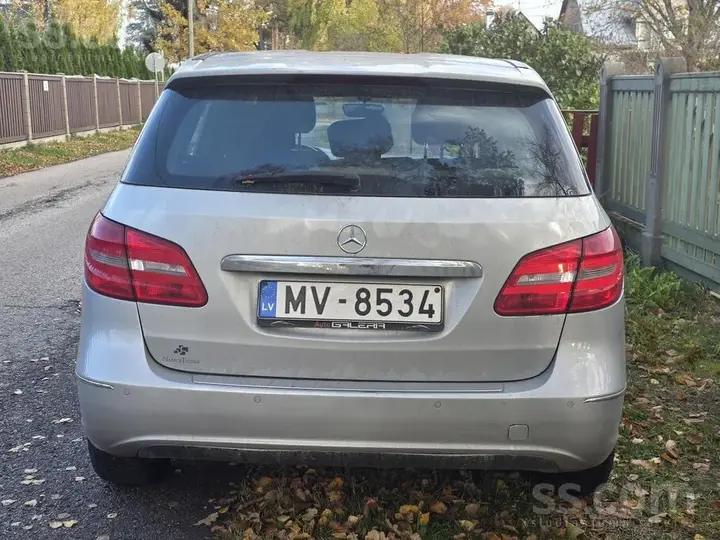 Mercedes-Benz B200