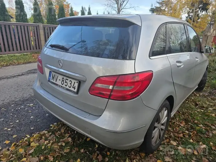 Mercedes-Benz B200 2013 photo 3