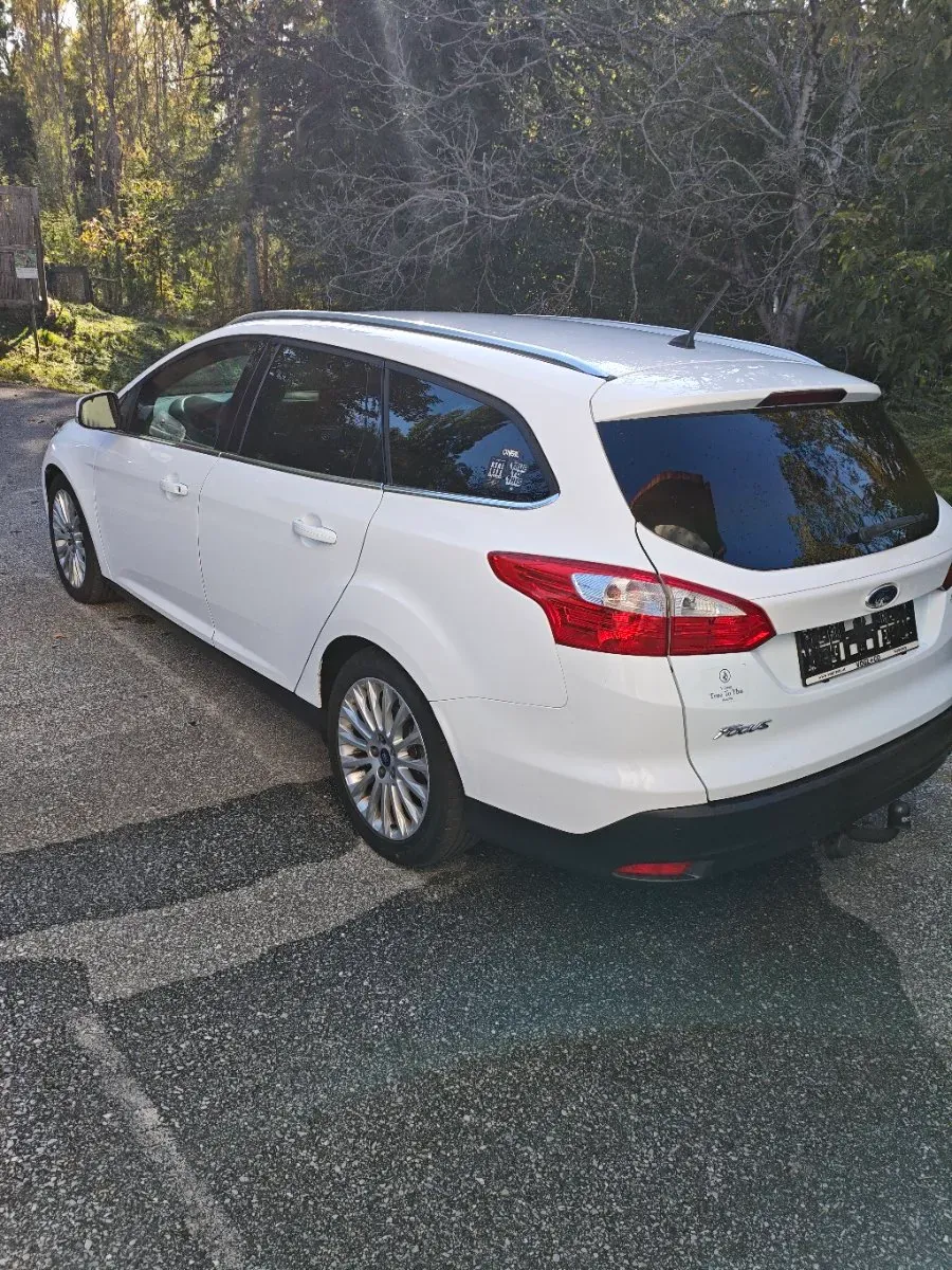 Ford Focus 2012 photo 2