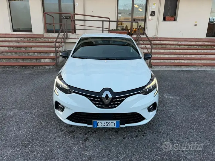 Renault Clio 2023 photo 2