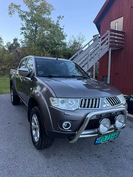 Mitsubishi L200 2010 photo 2
