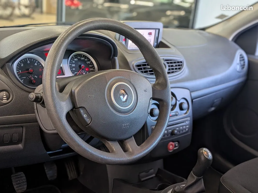 Renault Clio 2013 photo 3