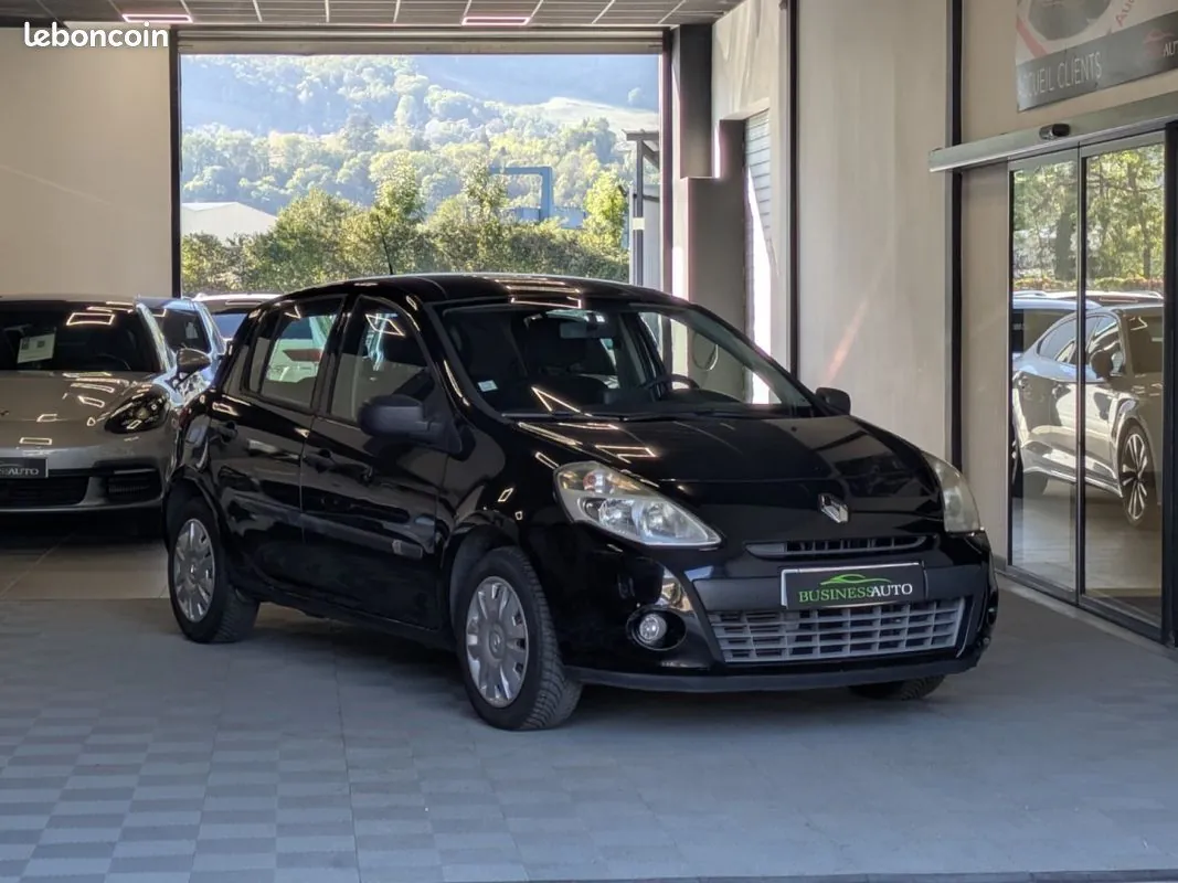 Renault Clio 2013 photo 2