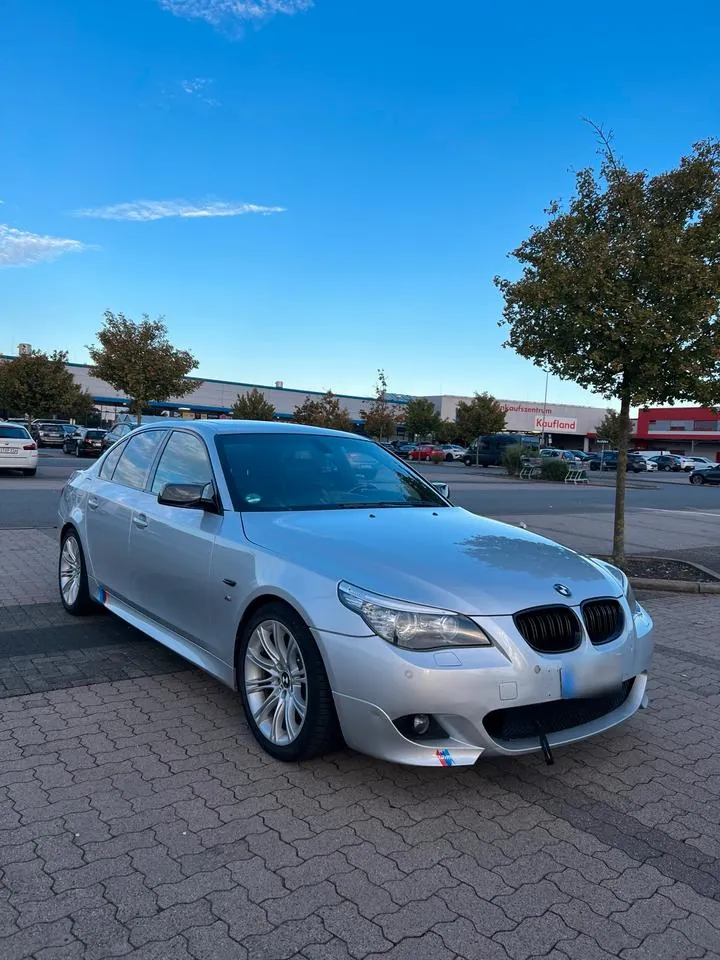 BMW 523I