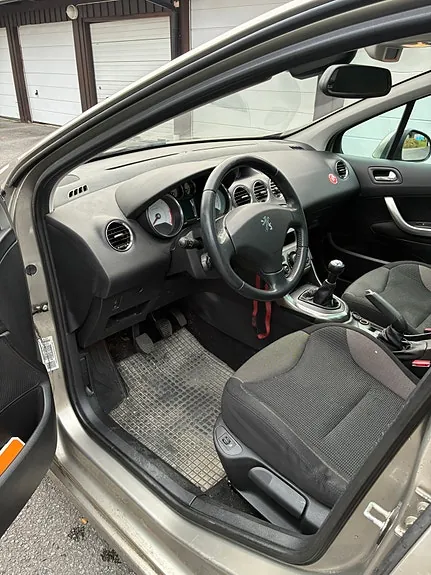 Peugeot 308 2010 photo 5