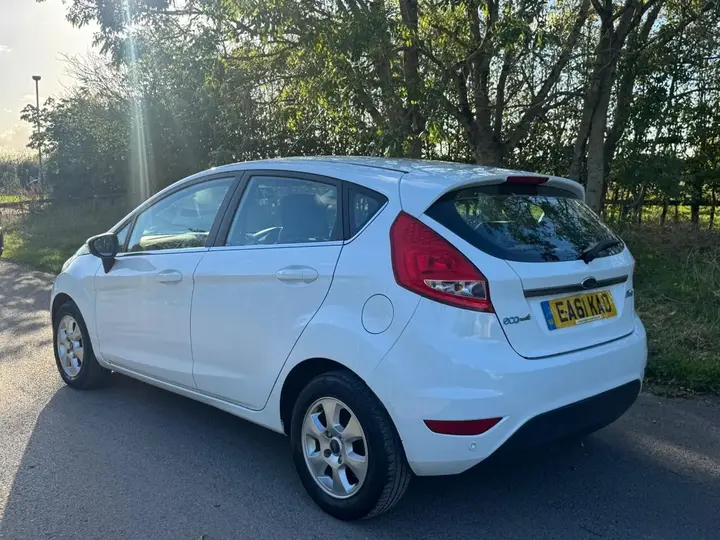 Ford Fiesta 2011 photo 3