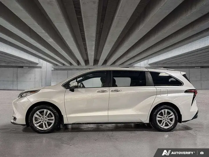 Toyota Sienna 2024 photo 3