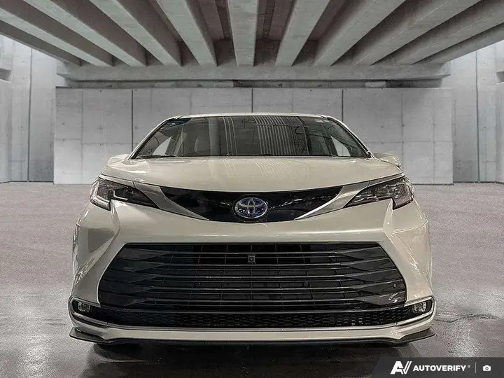 Toyota Sienna 2024 photo 2