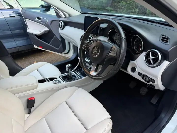 Mercedes-Benz A-Class 2016 photo 3