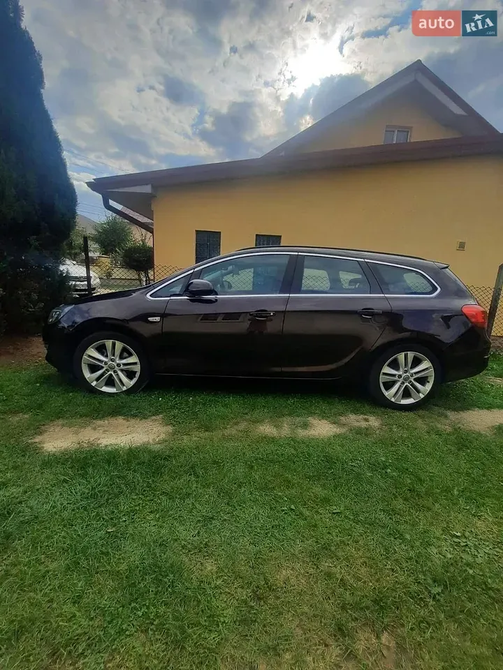 Opel Astra 2014 photo 2