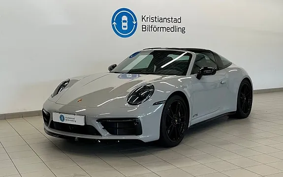 Porsche 911 2022 photo 2