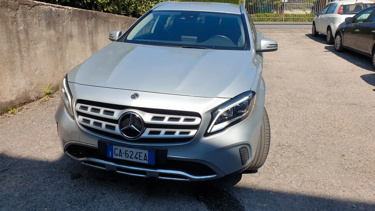 Mercedes-Benz Gla 180 2020 photo 2
