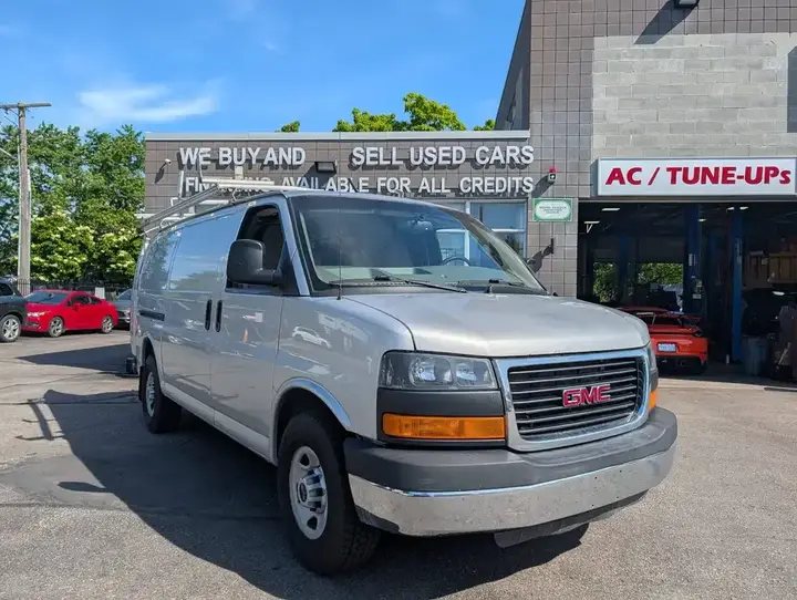 GMC Savana