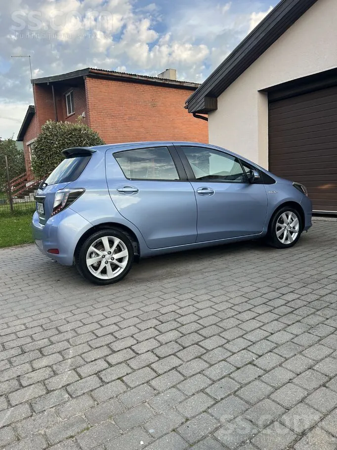 Toyota Yaris 2013 photo 4