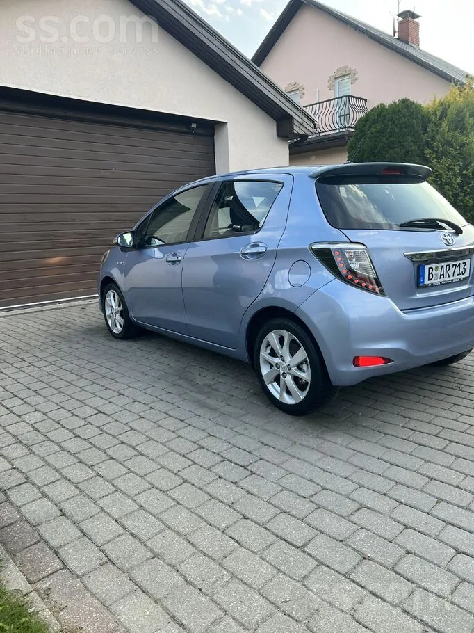 Toyota Yaris 2013 photo 2