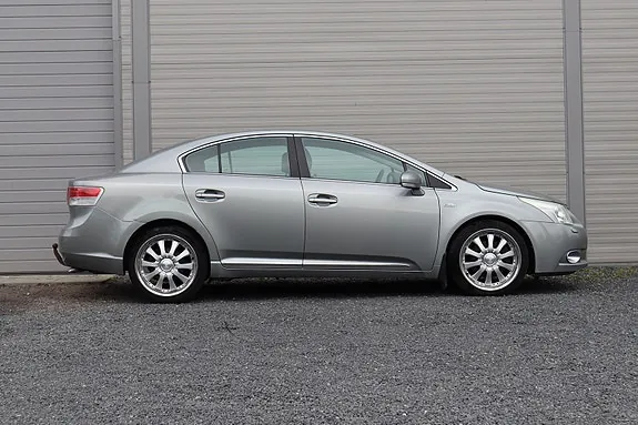 Toyota Avensis 2010 photo 4