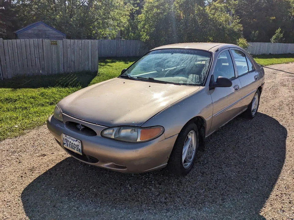 Ford Escort 1999 photo 3