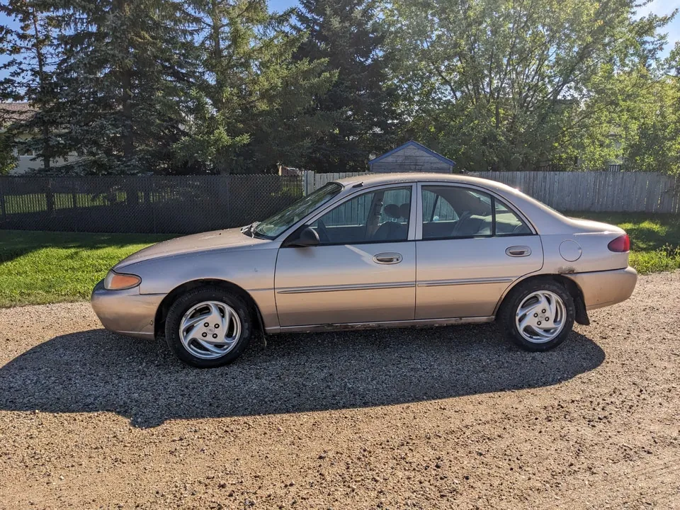 Ford Escort 1999 photo 5