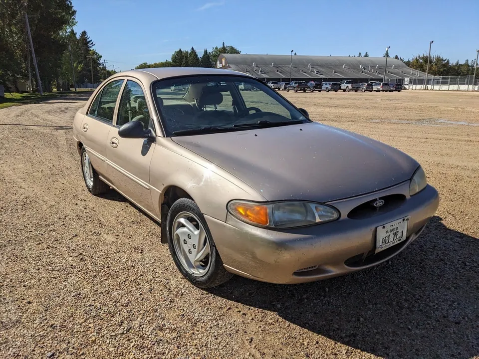 Ford Escort 1999 photo 2