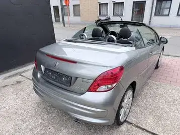 Peugeot 207 2012 photo 3