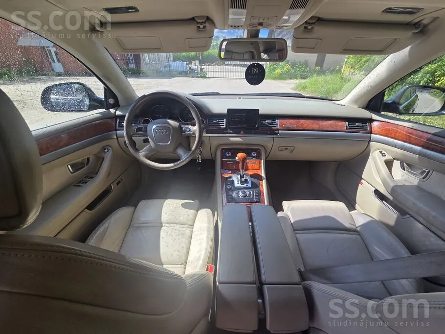 Audi A8 2008 photo 2