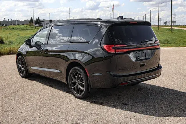 Chrysler Pacifica 2026 photo 2