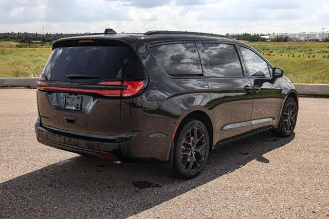 Chrysler Pacifica 2026 photo 4