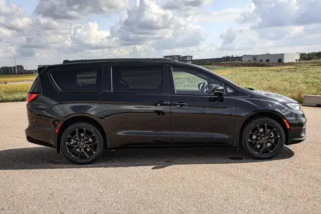 Chrysler Pacifica 2026 photo 5