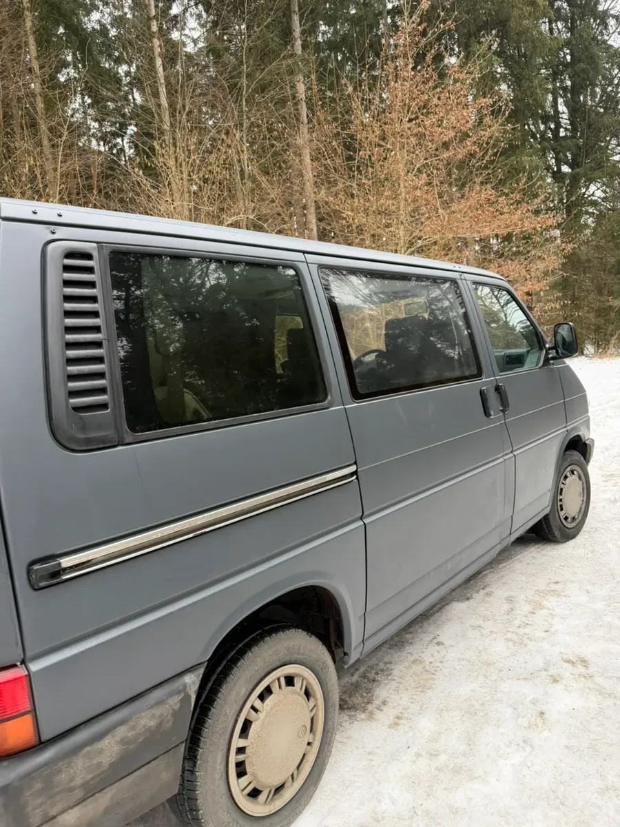 Volkswagen T4 1995 photo 2