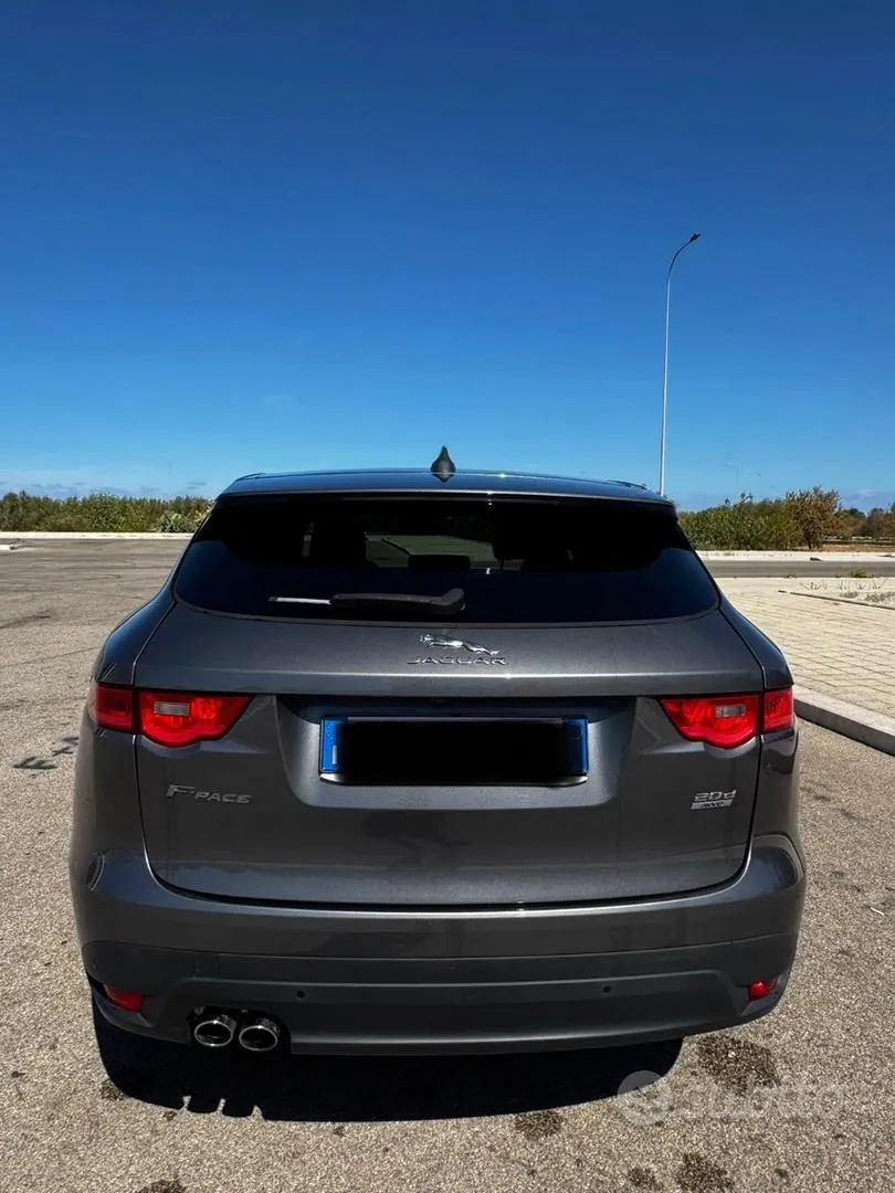 Jaguar F-Pace 2016 photo 2