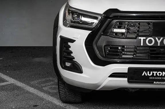 Toyota Hilux 2024 photo 2