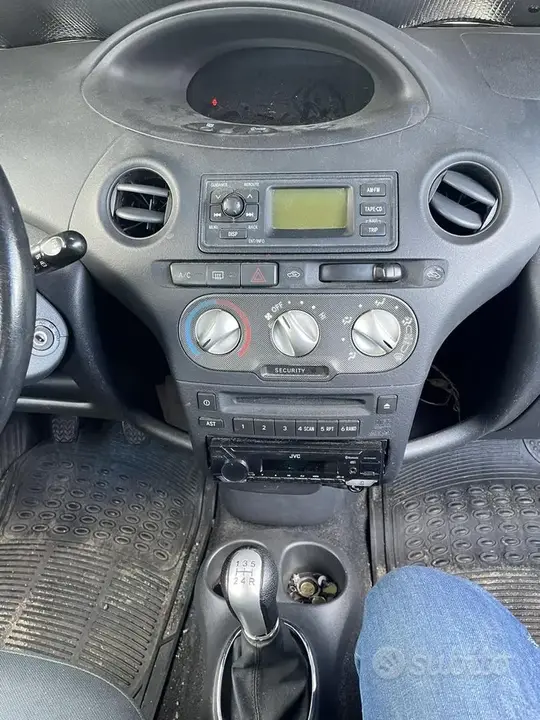 Toyota Yaris 2005 photo 3