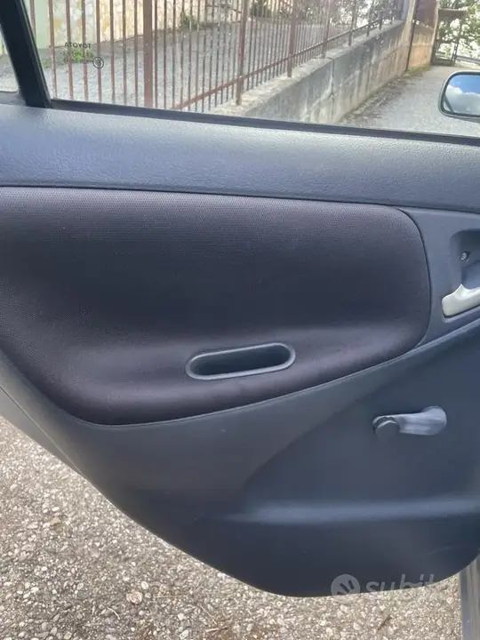 Toyota Yaris 2005 photo 5