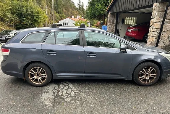Toyota Avensis 2010 photo 3