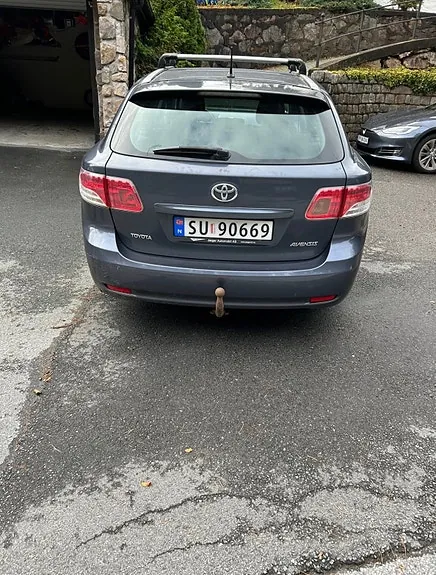 Toyota Avensis 2010 photo 2