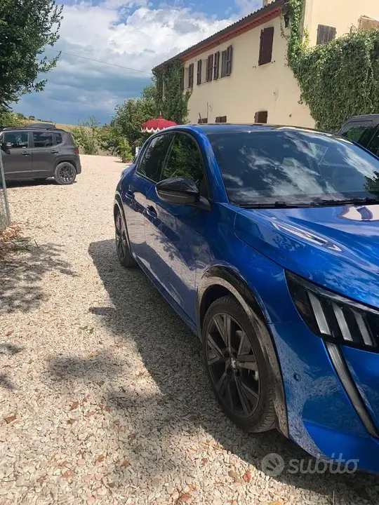 Peugeot 208 2022 photo 3
