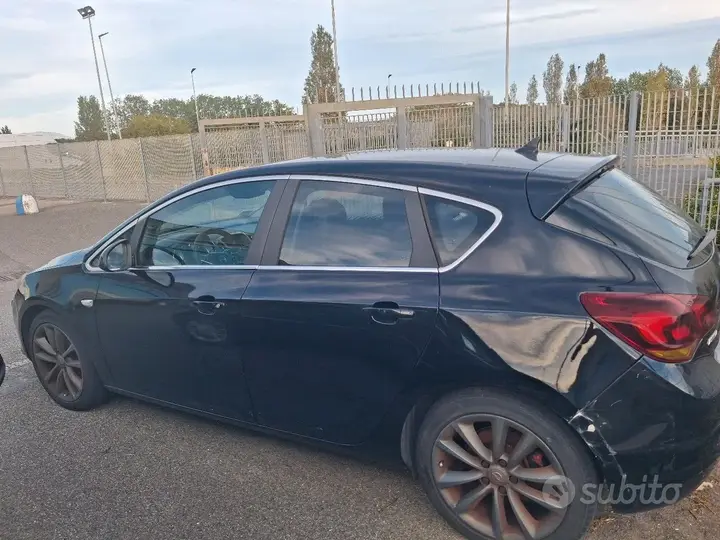 Opel Astra 2010 photo 3
