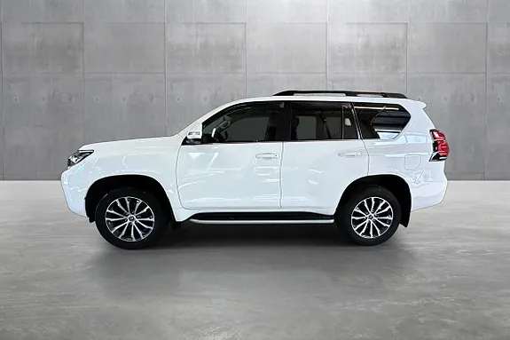 Toyota Land Cruiser 2023 photo 2