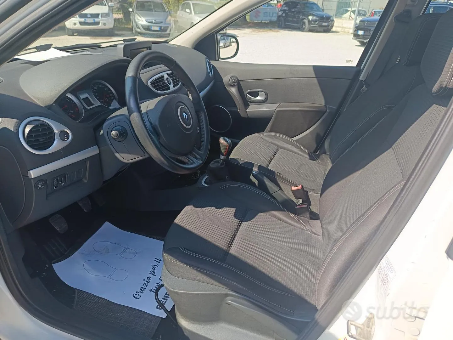 Renault Clio 2010 photo 5