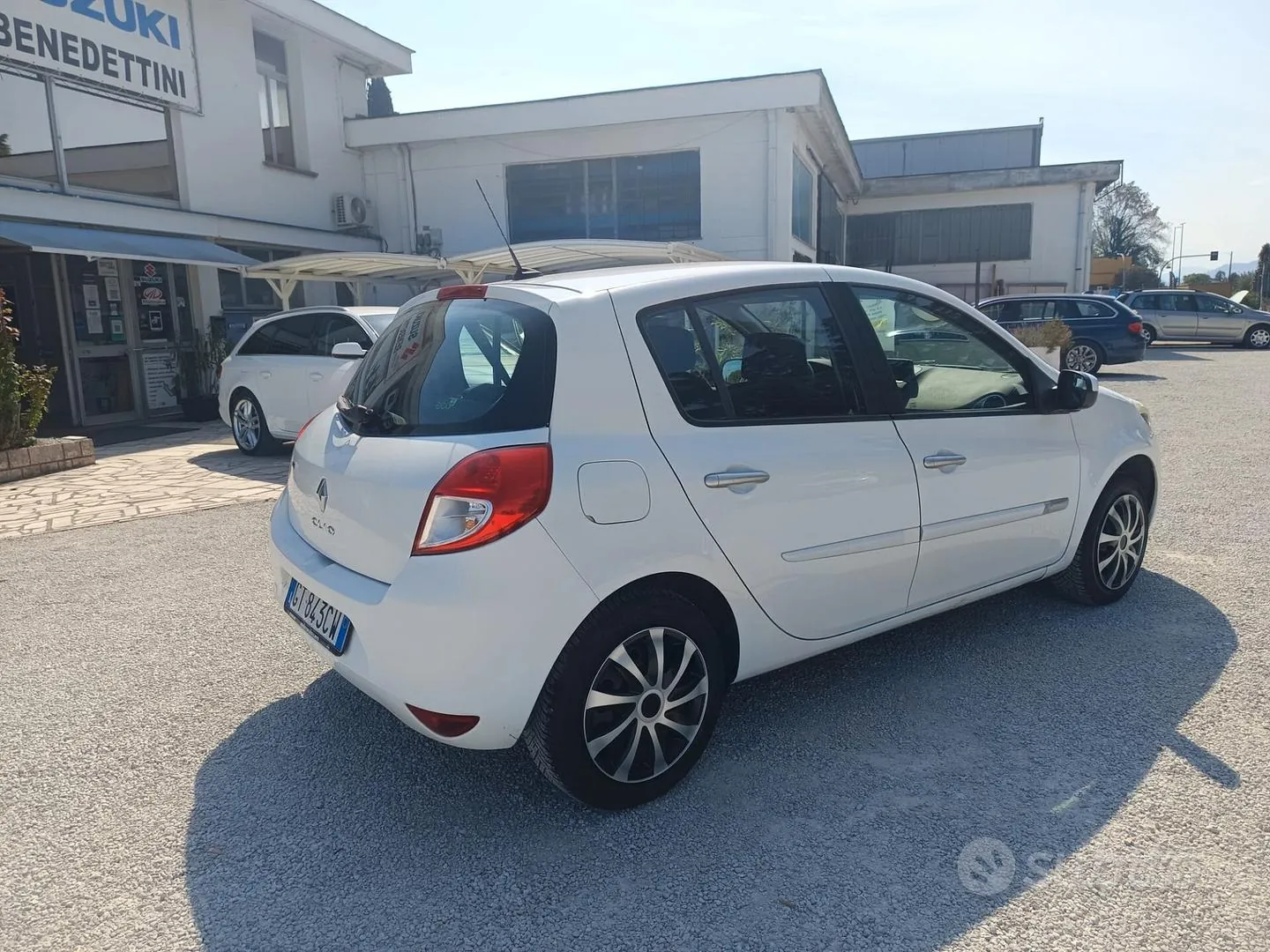 Renault Clio 2010 photo 2