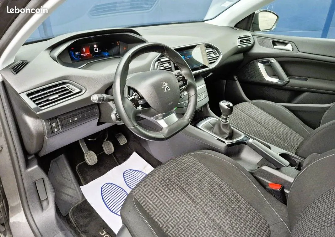 Peugeot 308 2021 photo 2