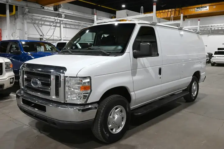 Ford E-Series 2013 photo 2